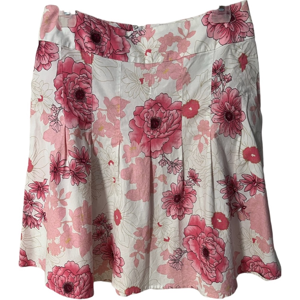 A Reitmans floral skirt in size 8 petites - Picture 6 of 7